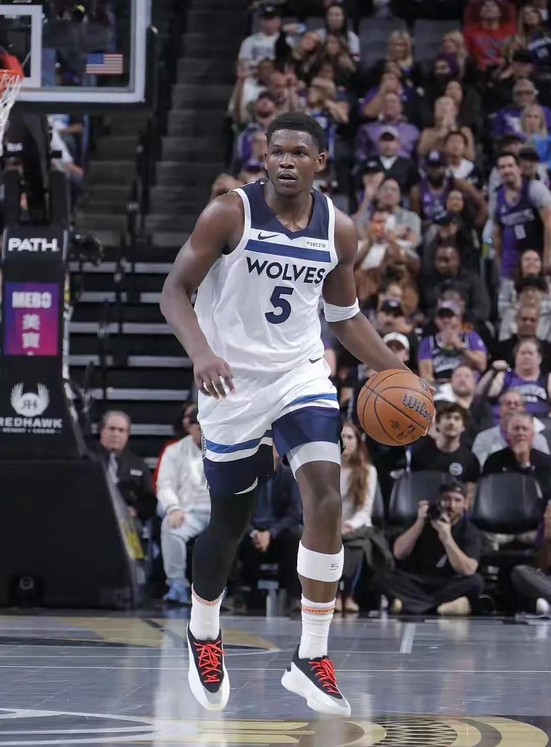北美6大体育联盟最高薪:亚历山大7130万WNBA25.2万(亚洲最富十大国家排名)