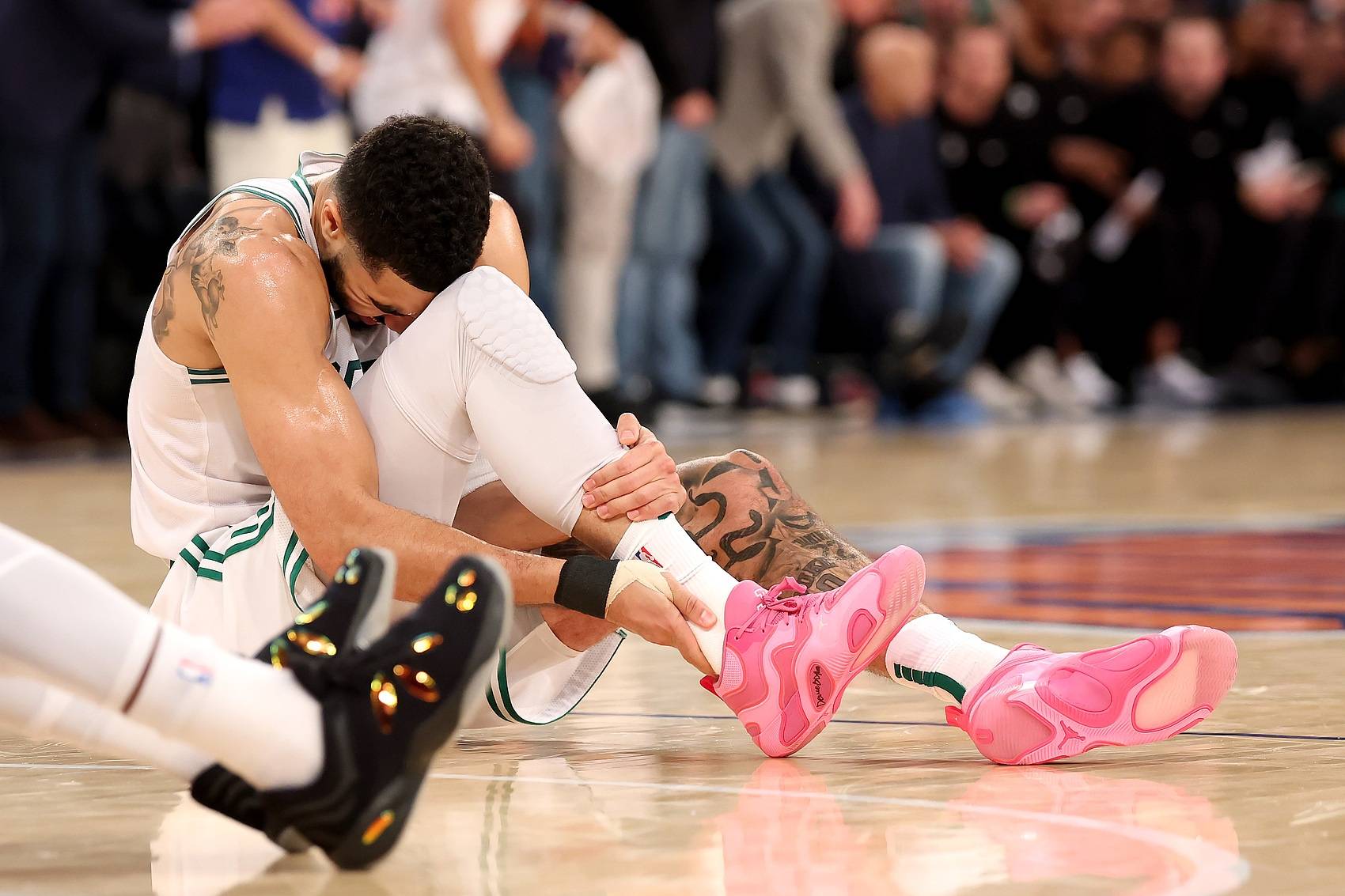 NBA-哈利伯顿右跟腱撕裂总决赛带伤作战的简单介绍