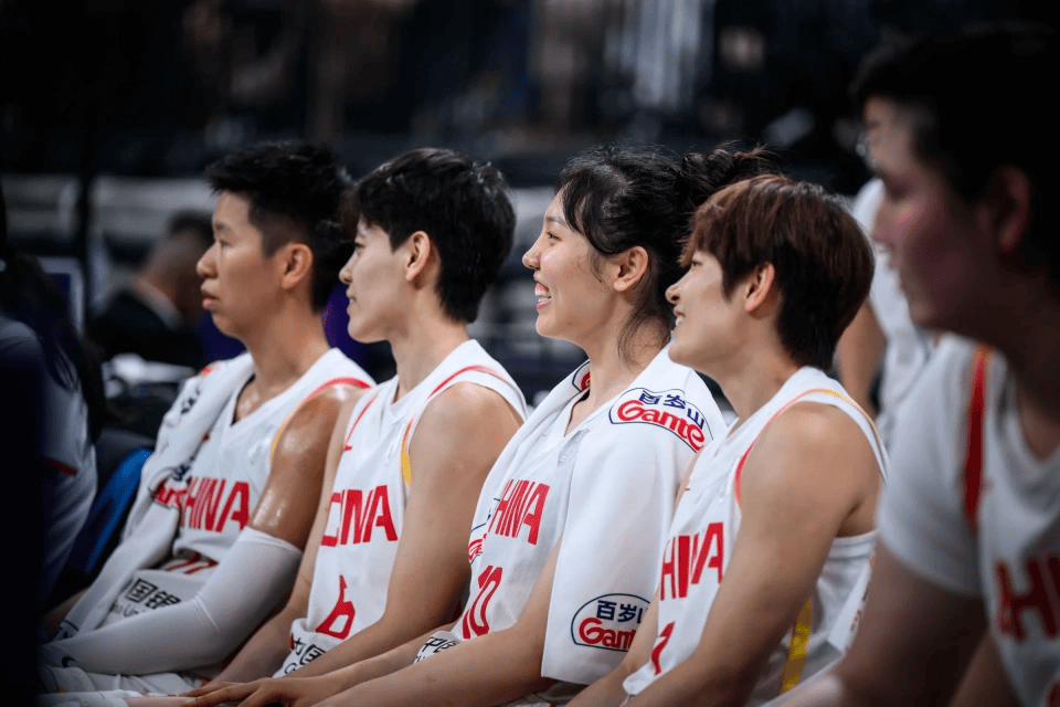 中国女篮横扫日本锁定优势，日帅放豪言引争议，亚洲杯7(中国女子篮球赛对日本)