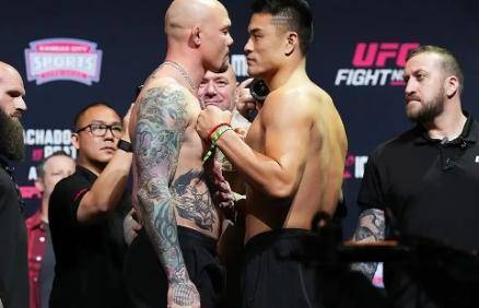 UFC张名扬与强尼-沃克的对决将引导轻重量级的未来(强尼沃克ufc排名第几名)