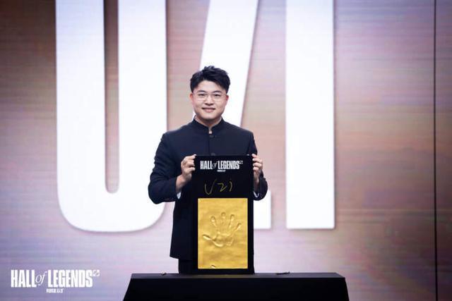 Uzi妻子致简自豪：你是我们永远的骄傲与榜样(uzi简自豪的女朋友)