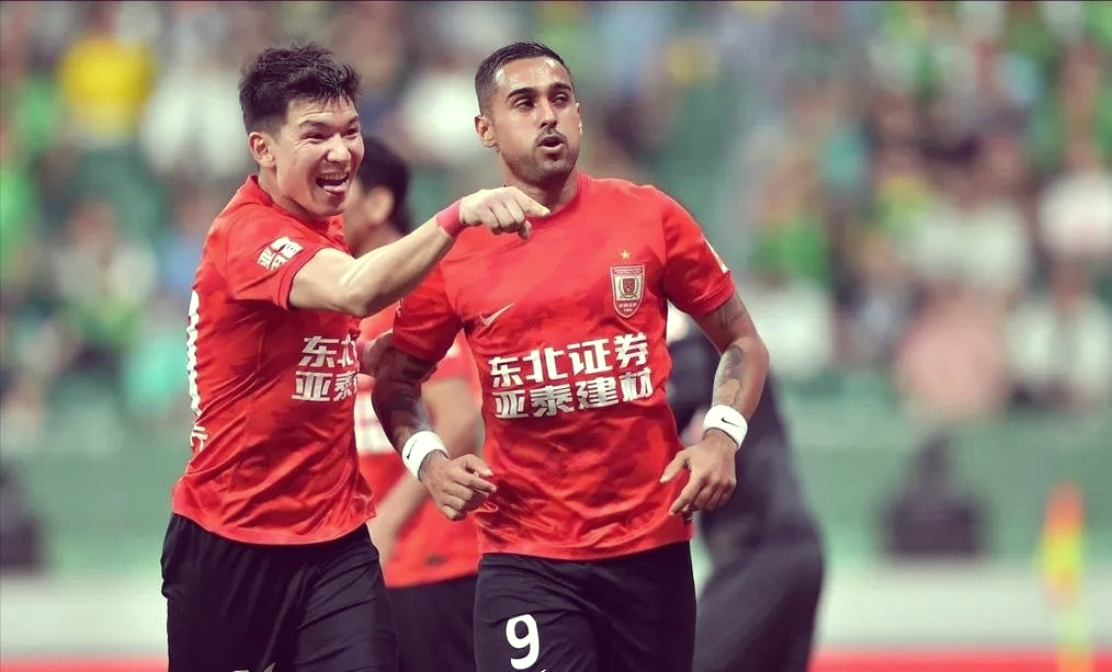关于中超-莱昂纳多传射十人海港3-1客胜河南的信息