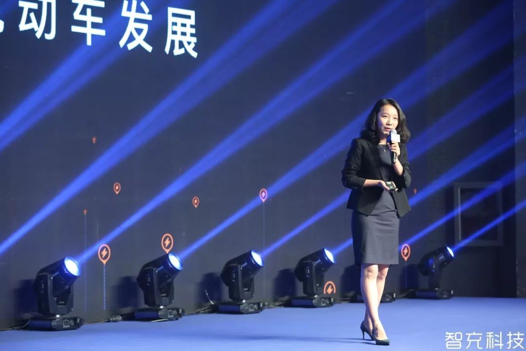 开云体育入口-俄罗斯美女射箭选手稳健发挥，携手伙伴夺牌(欧美电影瓦克利护士)
